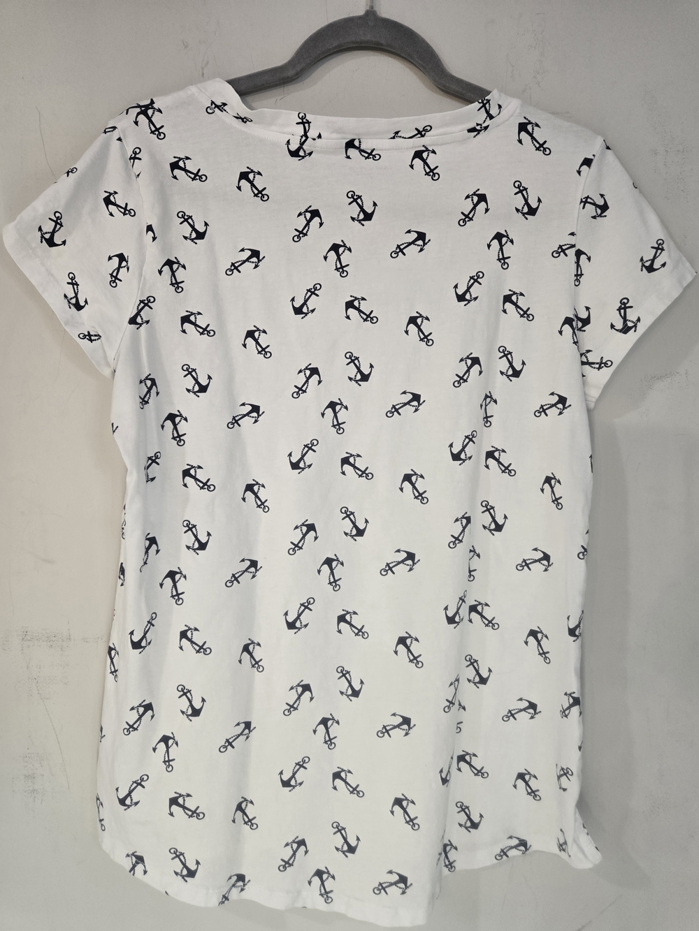 Women’s Anchor Print V-Neck Tee. White And Navy. Pristine Condition. - Picture 6 of 10